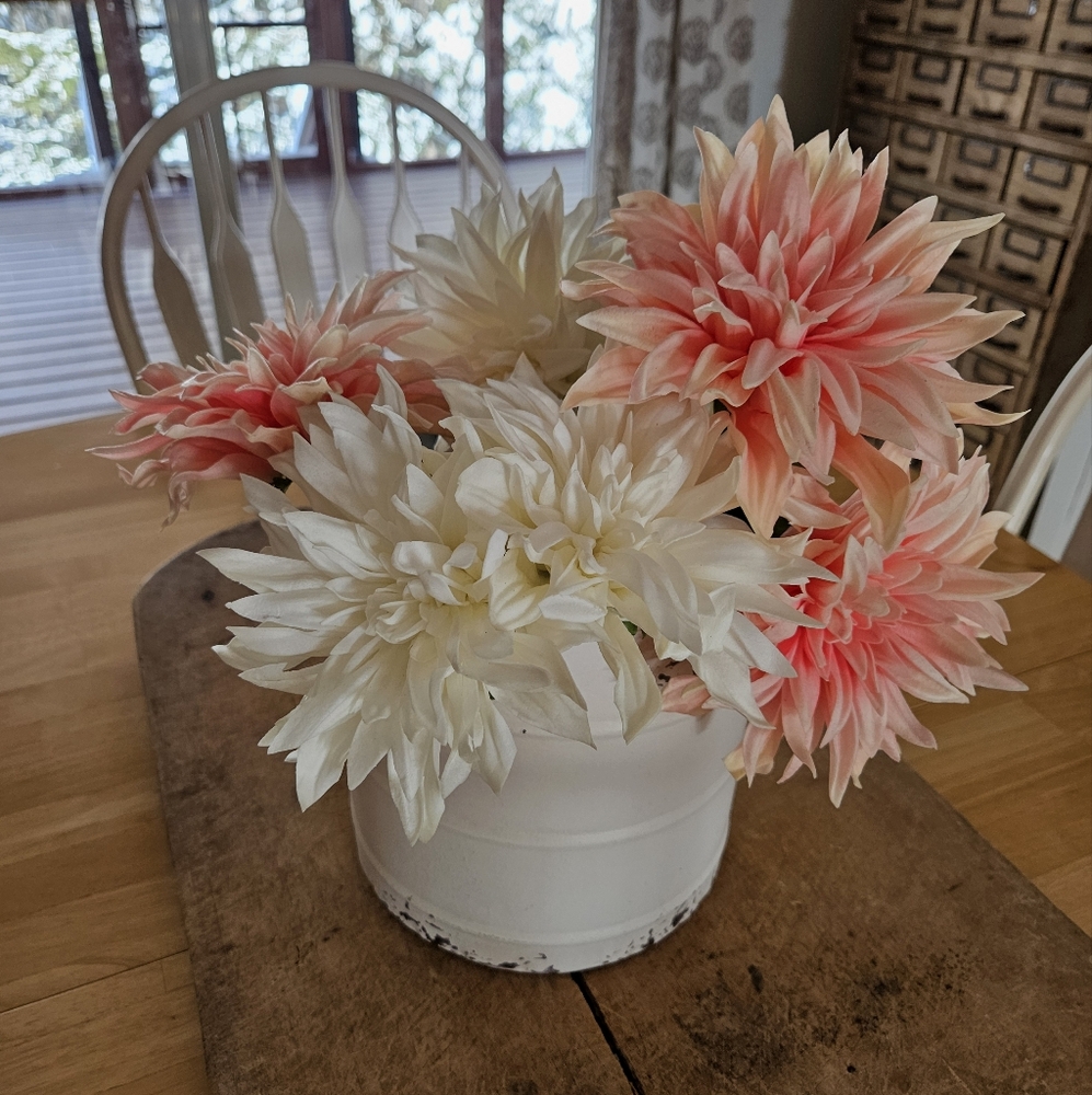 Magnolia brand real-feel pink and light cream dahlias 🌸 SIX